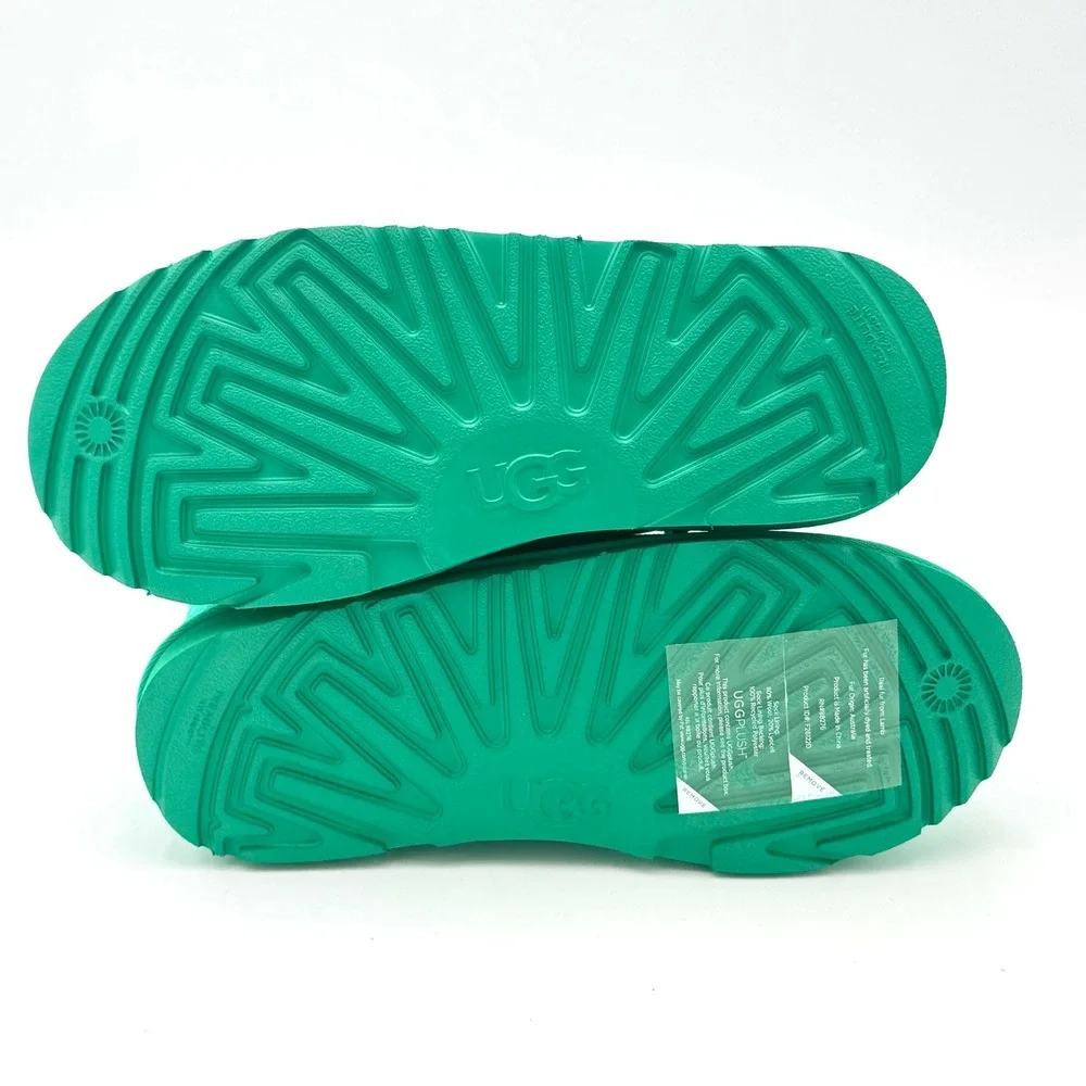 UGG Kids Classic II Emerald Green Suede Sheepskin Boots 1017703K Size 6 Big Kid